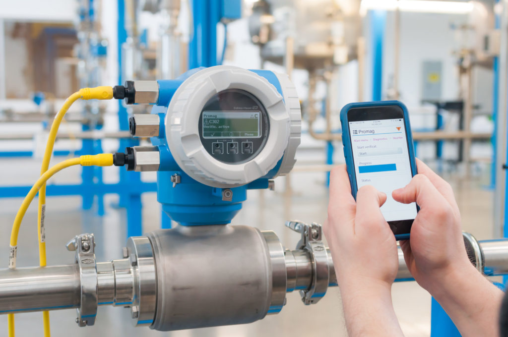 Smart phone app connected wirelessly to an Endress+Hauser flowmeter